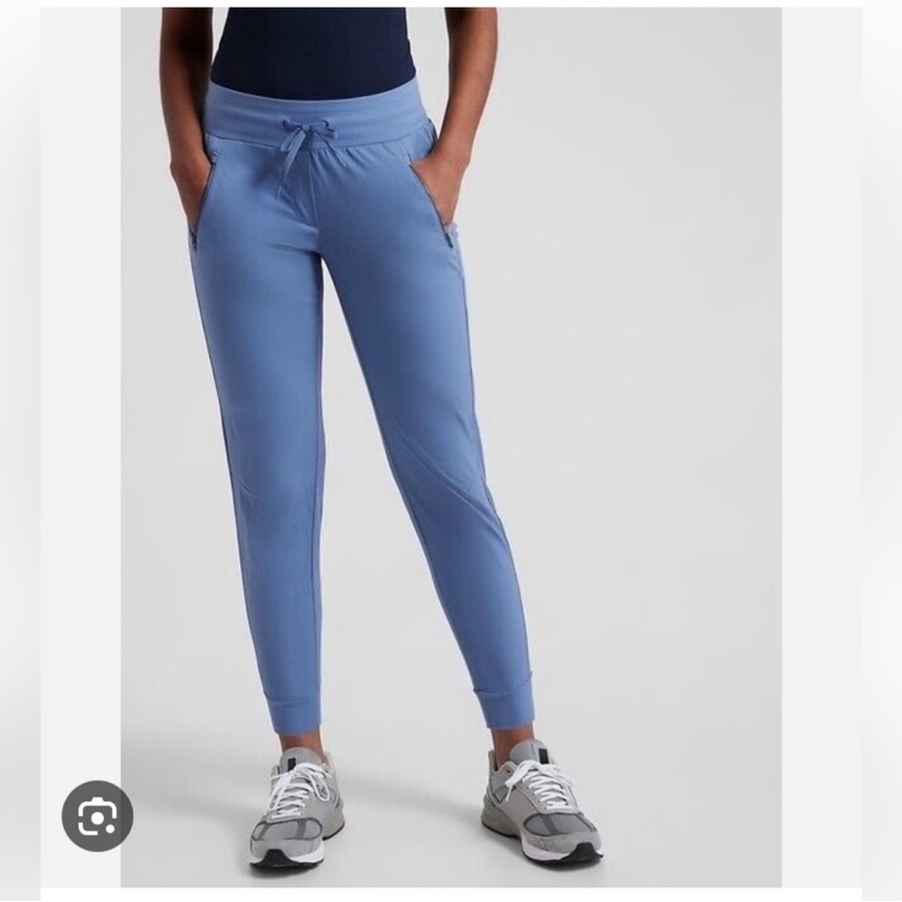 Athleta NWT Trekkie North Jogger size 26